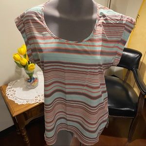 Light and airy short sleeves blouse